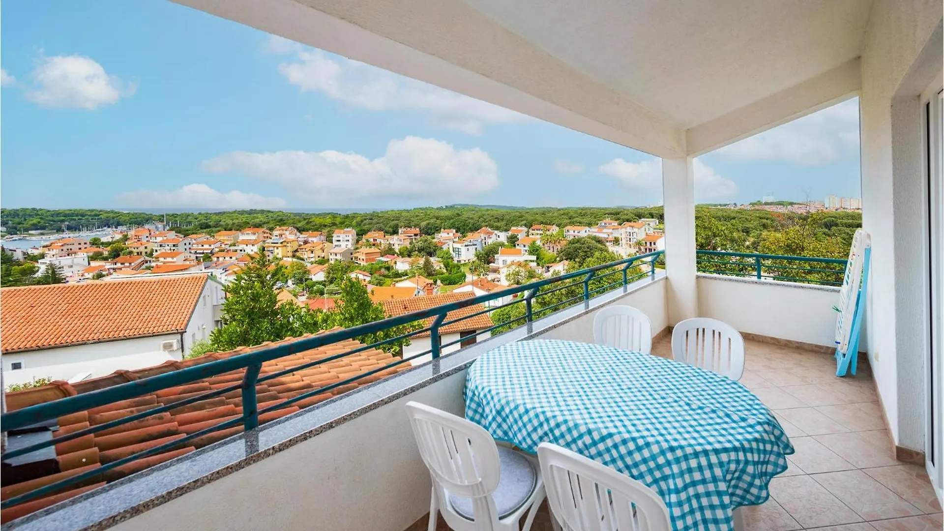 2 Bedroom Lovely Apartment In Pula