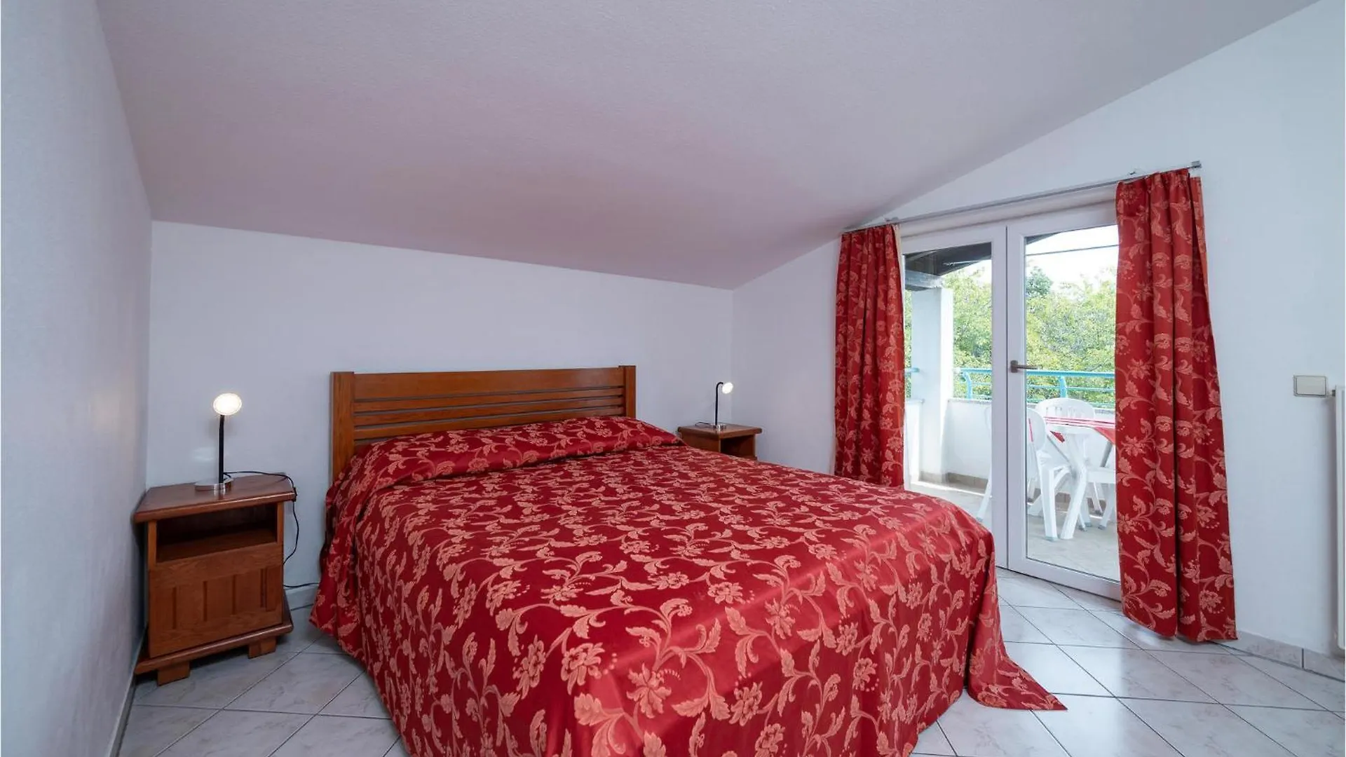 2 Bedroom Lovely Apartment In بولا